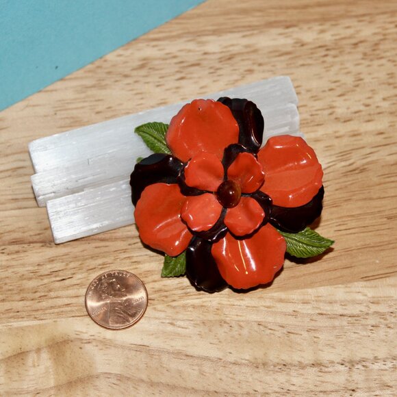 Vintage Orange & Green Enamel Flower Brooch Metal Floral Pin - Picture 3 of 3